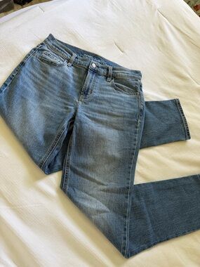 Old Navy Straight-Leg Women’s Jeans in Medium Blue Wash